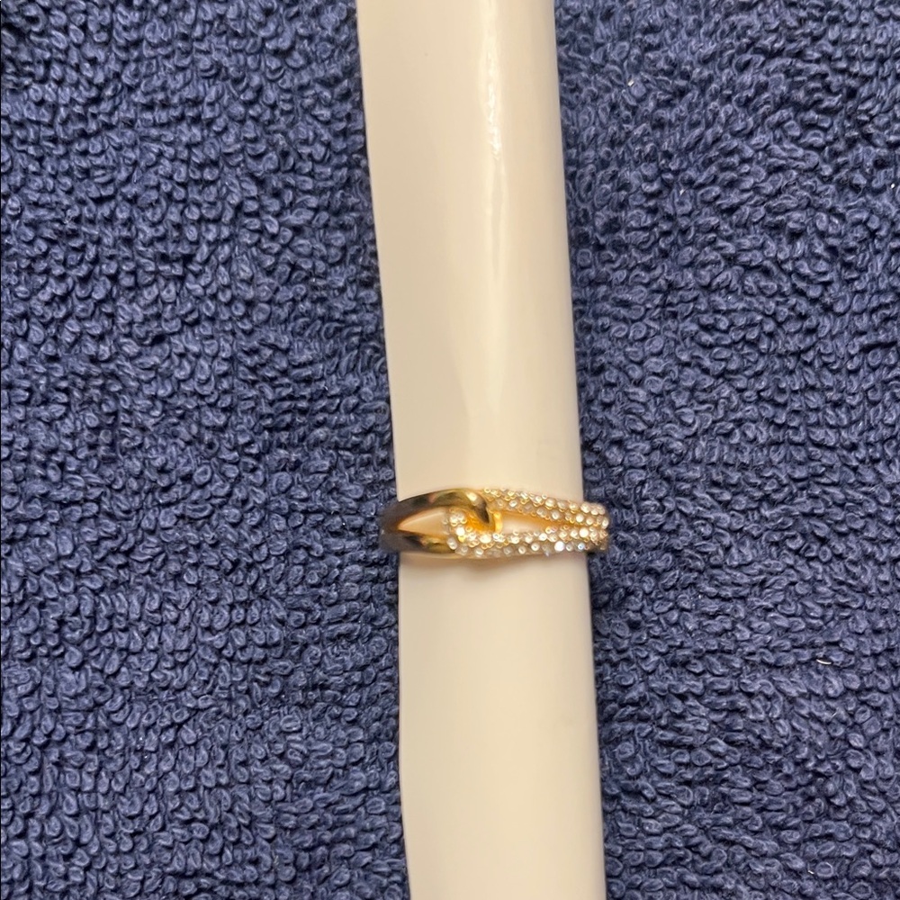 Stella & Dot Elegant Gold and Faux Diamond Women's Ring     size 6